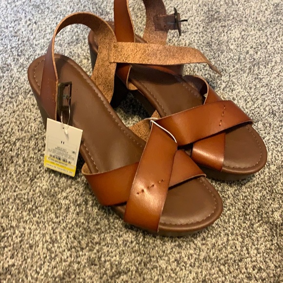 Leather Strap Heals - Picture 1 of 3